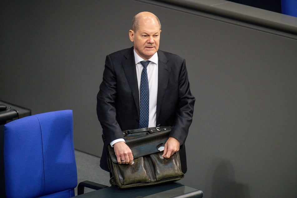 Bundeskanzler Olaf Scholz (65, SPD) bekommt auf "Bodos" TikTok-Account gleich mal sein Fett weg. Es geht um das Aktentasche-Accessoire. (Archivbild)
