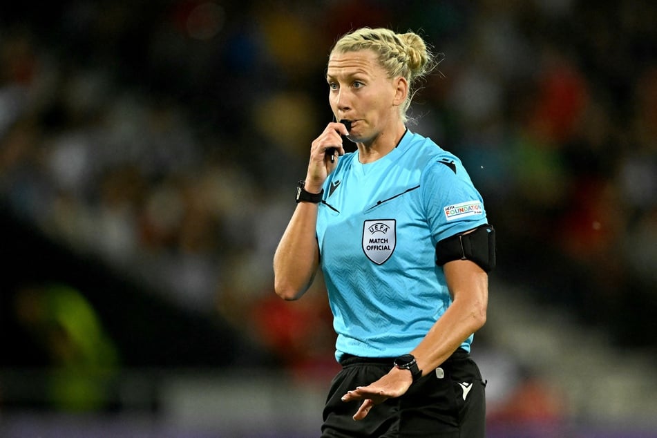Leitet die Viertelfinal-Partie in Basel: Tess Olofsson (37).