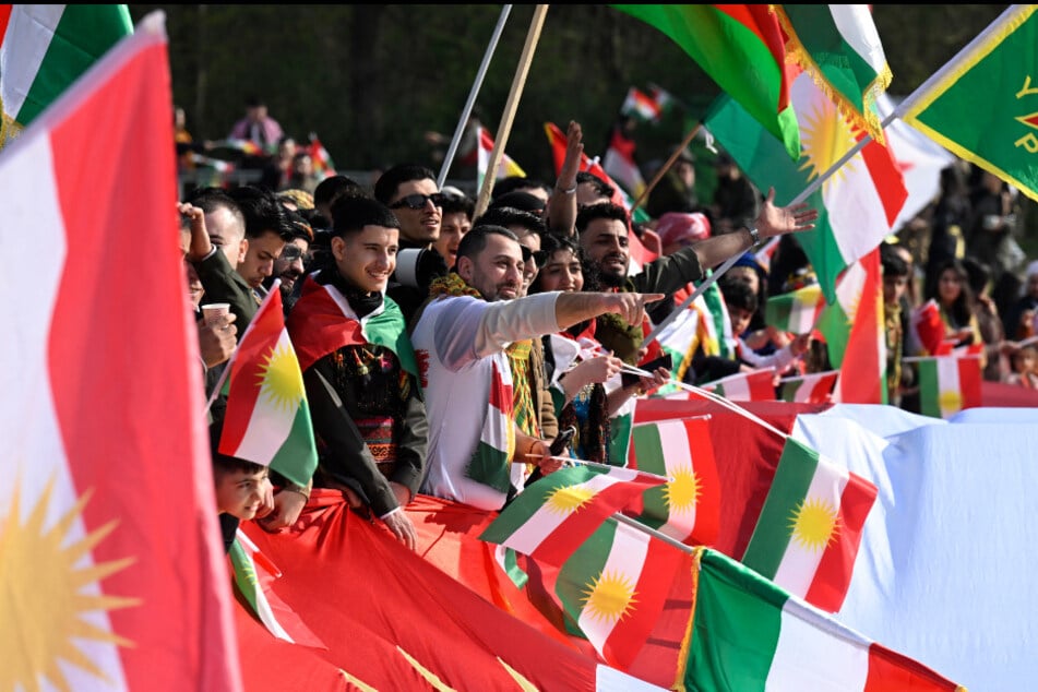 Bei einer Großdemo zum Thema "Die Lage in Syrien" sind am Samstag rund 50.000 Leute aufgetaucht.