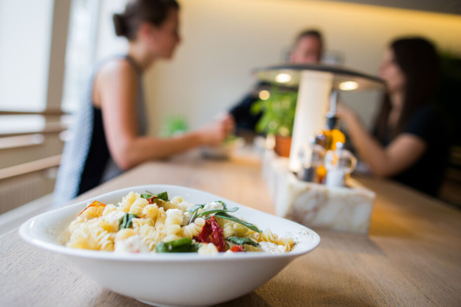 Essen von Vapiano wird frisch zubereitet, muss vom Kunden aber selbst an der Theke abgeholt werden.