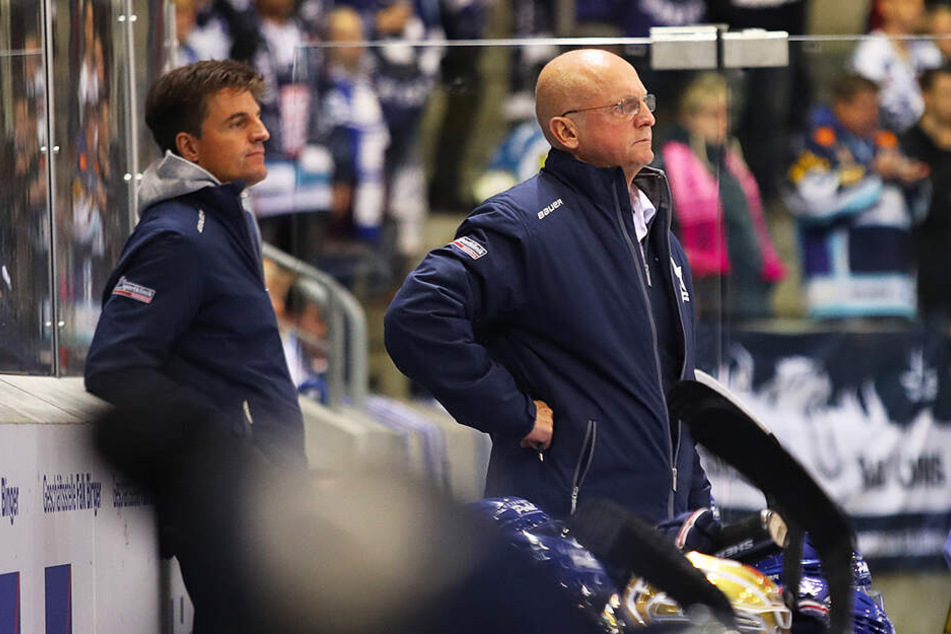Jiri Ehrenberger (r.) ist derzeit ohne Job und könnte bei den Eislöwen seine Erfahrung einbringen.