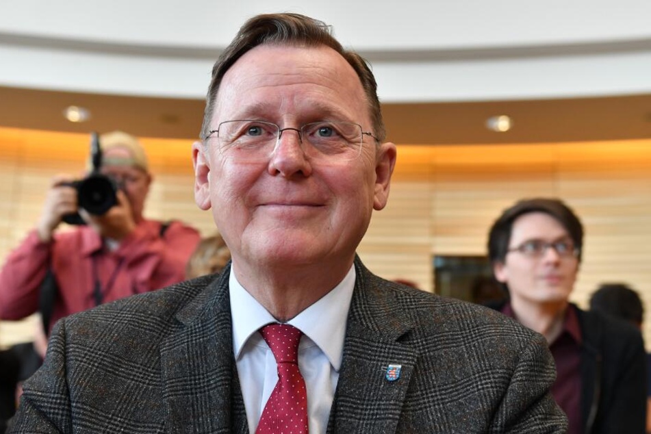 Bodo Ramelow (Die Linke), amtierender Ministerpräsident von Thüringen, sitzt vor der Wahl des neuen Ministerpräsidenten im Landtag.