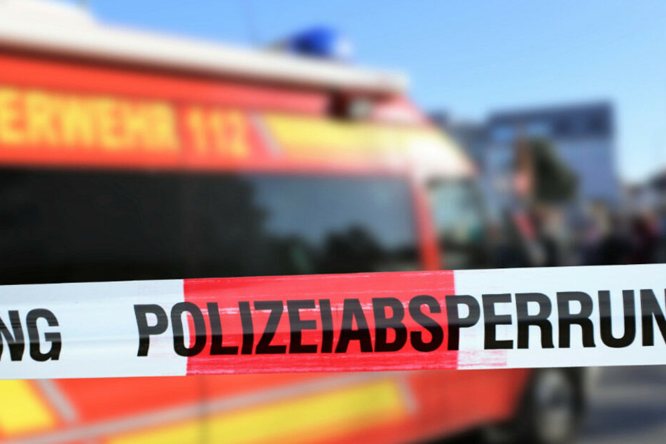 Ein 57 Jahre alter Fußgänger ist bei einem Unfall ums Leben gekommen. (Symbolbild)