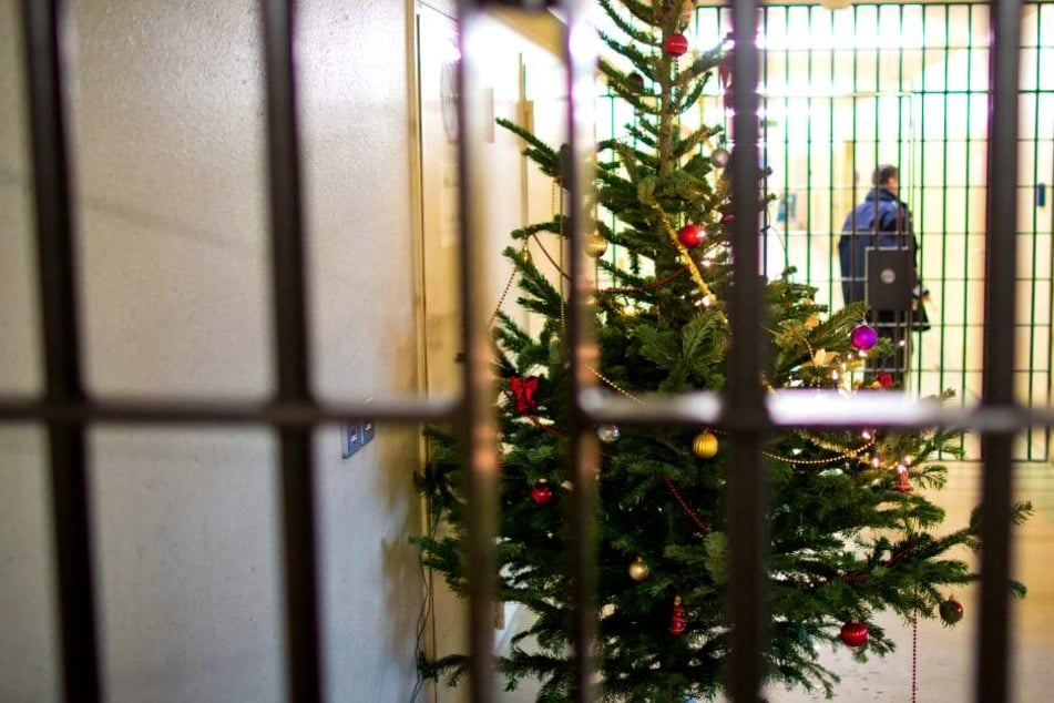 Von Gänsekeule bis zum Konzert: So läuft Weihnachten in Berliner Gefängnissen!
