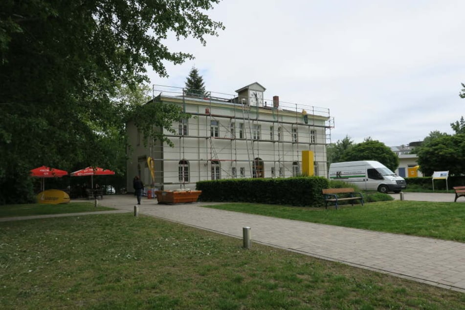 Und auch am historischen Gebäude wurden Reparaturen vorgenommen.