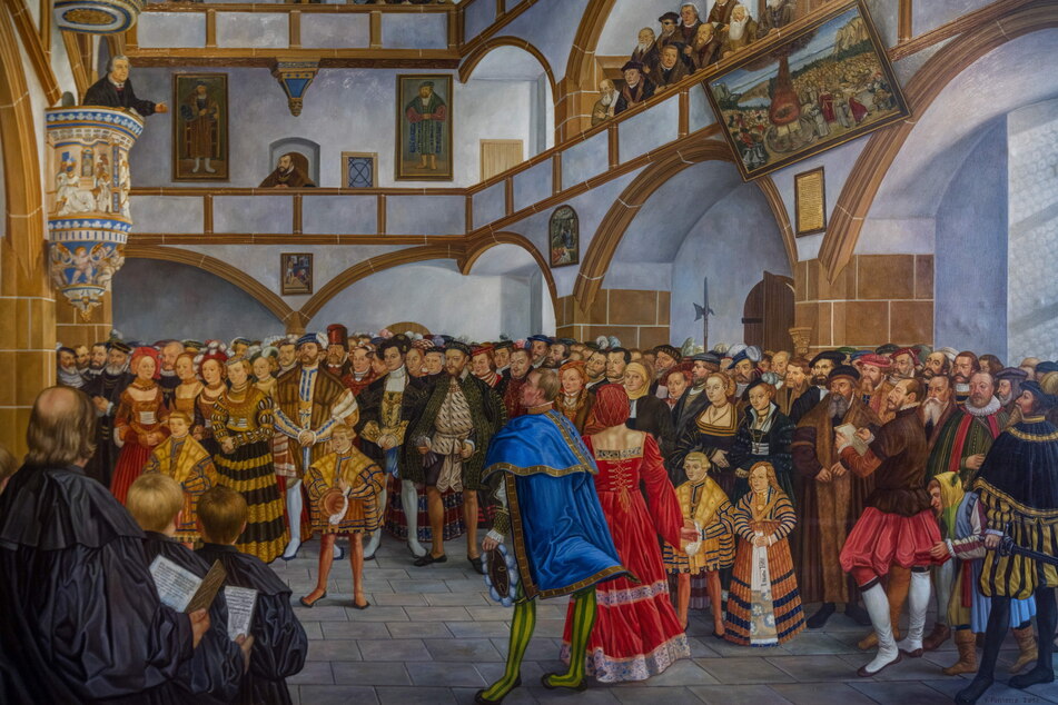 "Die Weihe der Schlosskapelle zu Torgau am 5. Oktober 1544" - dieses Bild schuf der nordsächsische Maler Volker Pohlenz (67) im Jahre 2016. Im Gemälde sind 71 authentische Personen aus damaliger Zeit abgebildet.
