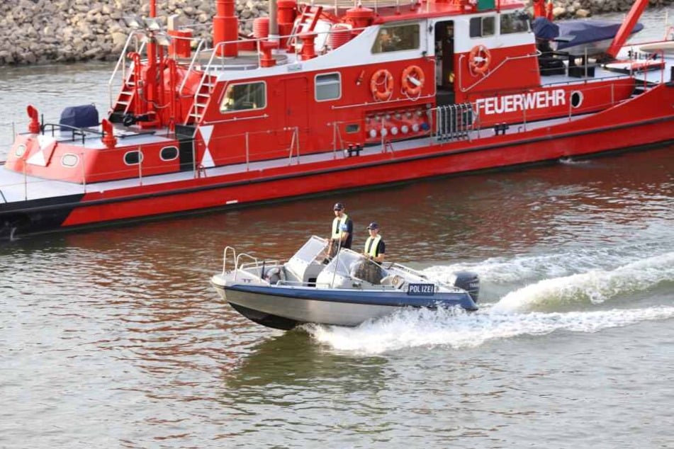 Feuerwehr und Polizei suchten die Vermissten im Rhein, fanden aber niemanden.