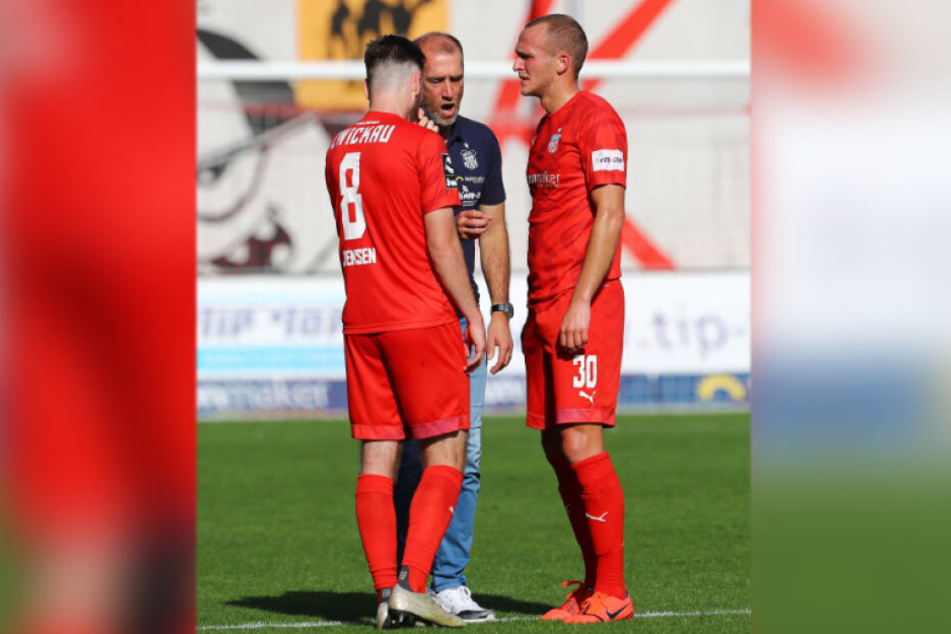 FSV-Coach Joe Enochs bangt um Leon Jensen (l.) und Julius Reinhardt.