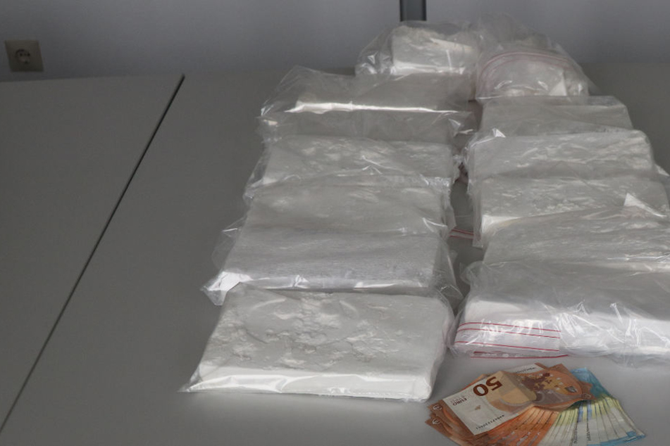 Die Polizei stellte 12,9 Kilo Kokain Im Wert von 1,1 Millionen Euro sicher.