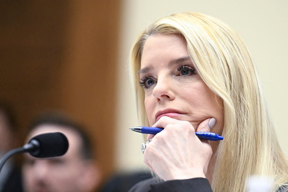 Bondi agrees to Epstein deposition moments after Democrats file contempt charges