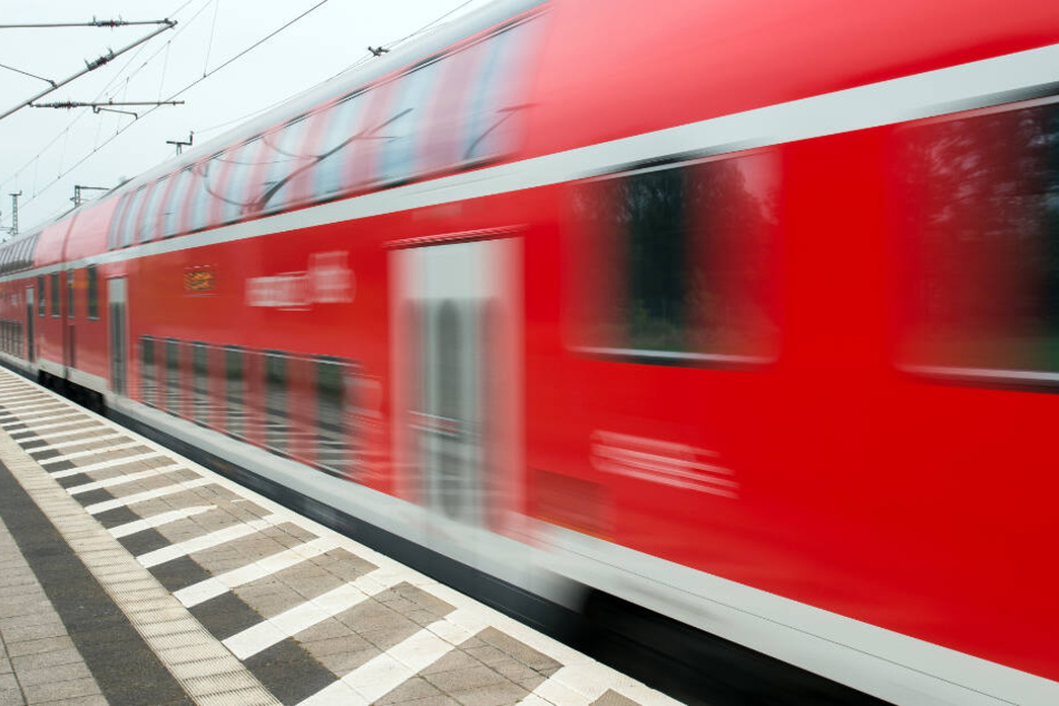 Die drei Männer waren in einem Regionalzug von leipzig nach Chemnitz unterwegs. (Symbolbild)