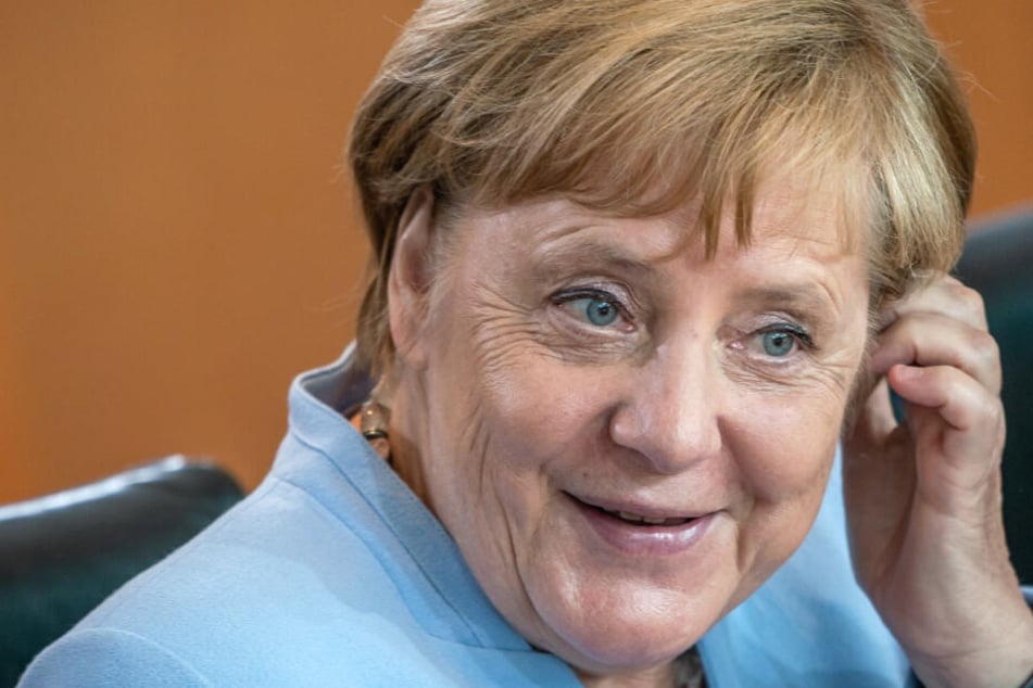 Als Diktatorin bezeichnet: Merkel zerlegt AfD-Hetzer vor 200 Gästen