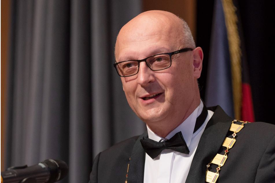 Klaus-Ludwig Fess, Präsident vom Bund Deutscher Karneval, spricht bei einer Kulturpreisverleihung.