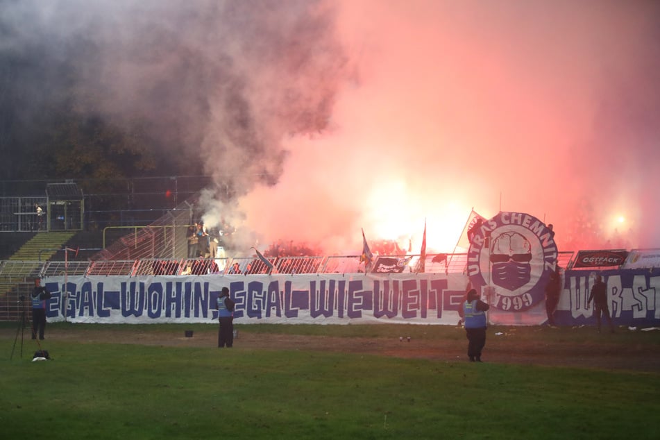 CFC-Fans zündeten am Freitagabend Pyro.