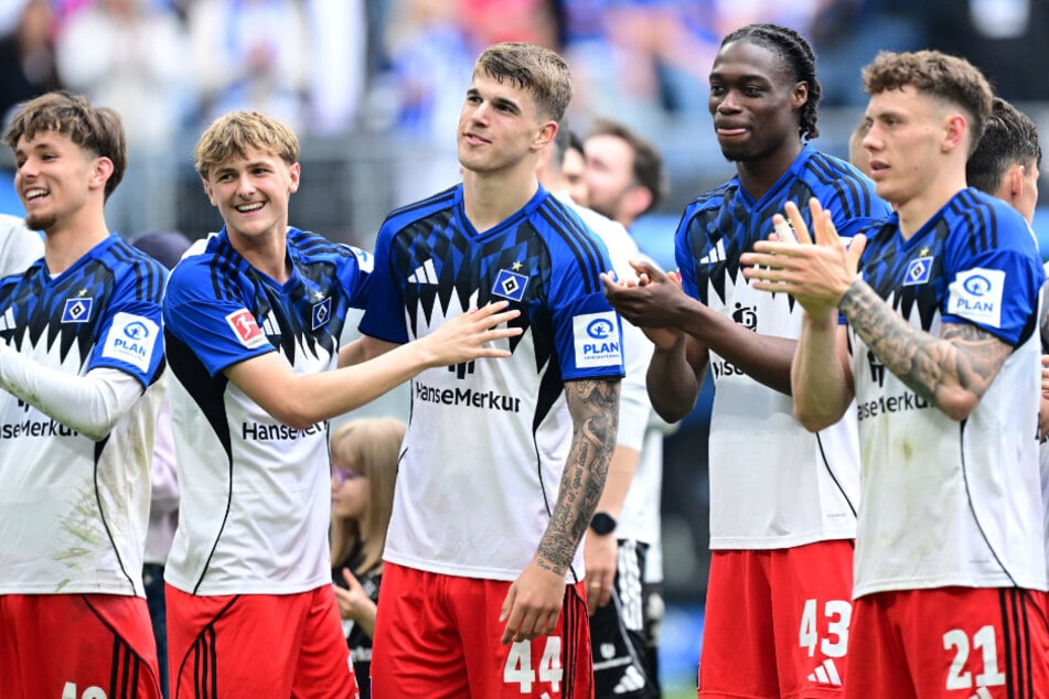HSV-Star Luka Vuskovic (19) erlebte zusammen mit seinen Mitspielern einen emotionalen Abschied vom Volkspark.