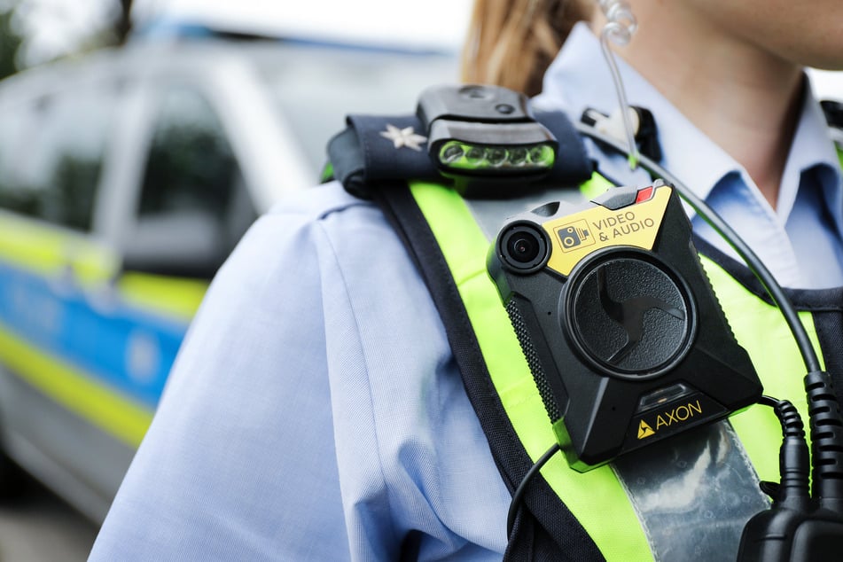 Weltweite Lieferengpässe: Bodycam-Akkus für Polizei lassen auf sich warten