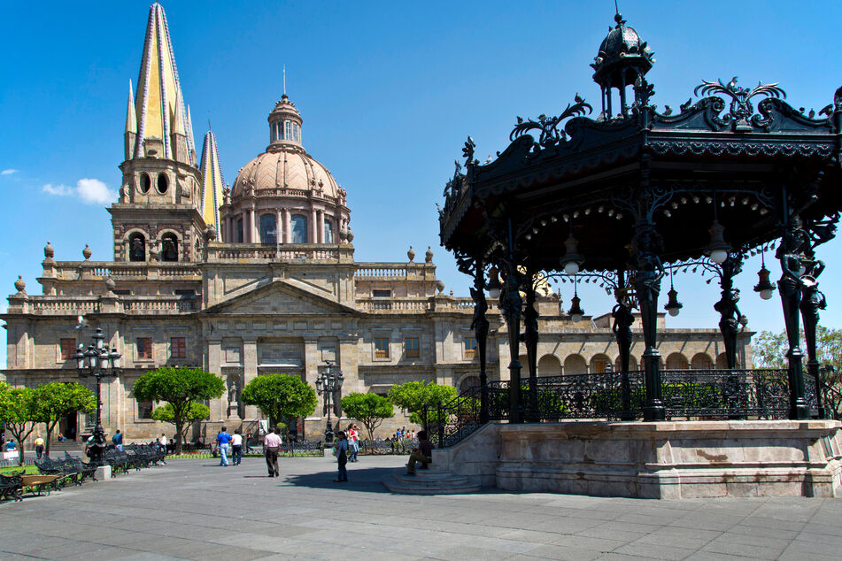 The plane landed between in the Mexican city of Guadalajara.