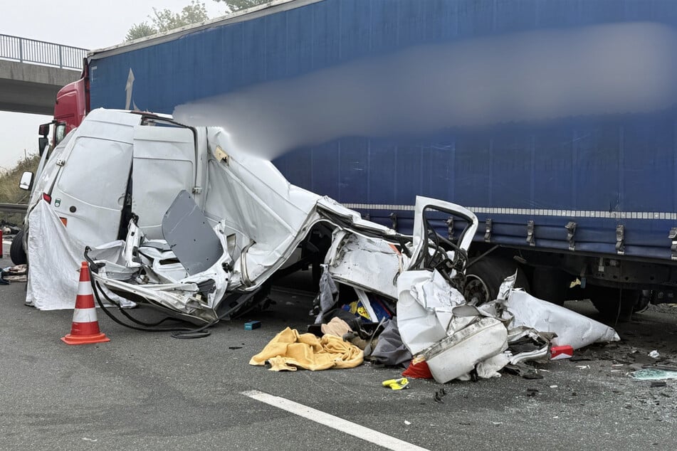 Der Transporter wurde völlig zerstört.