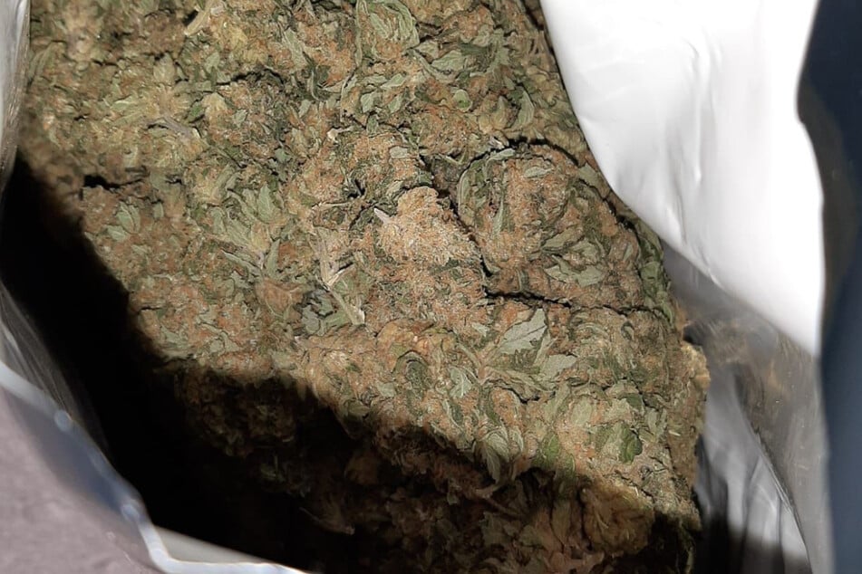 Die Beamten fanden 53 Kilogramm Marihuana in dem Wagen des Mannes.