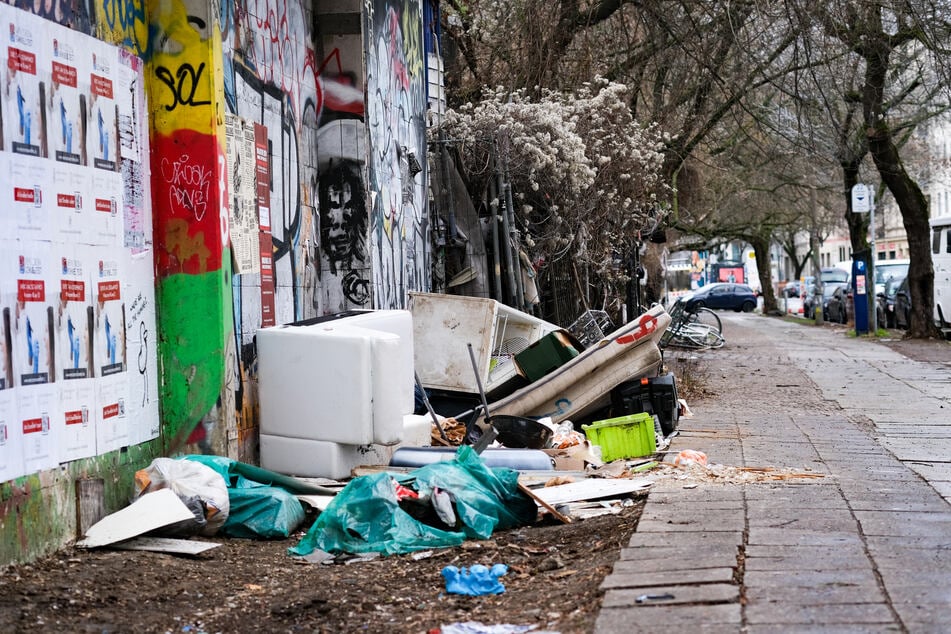 Für Sperrmüll auf der Straße sollen in Zukunft 1500 bis 11.000 Euro fällig werden.