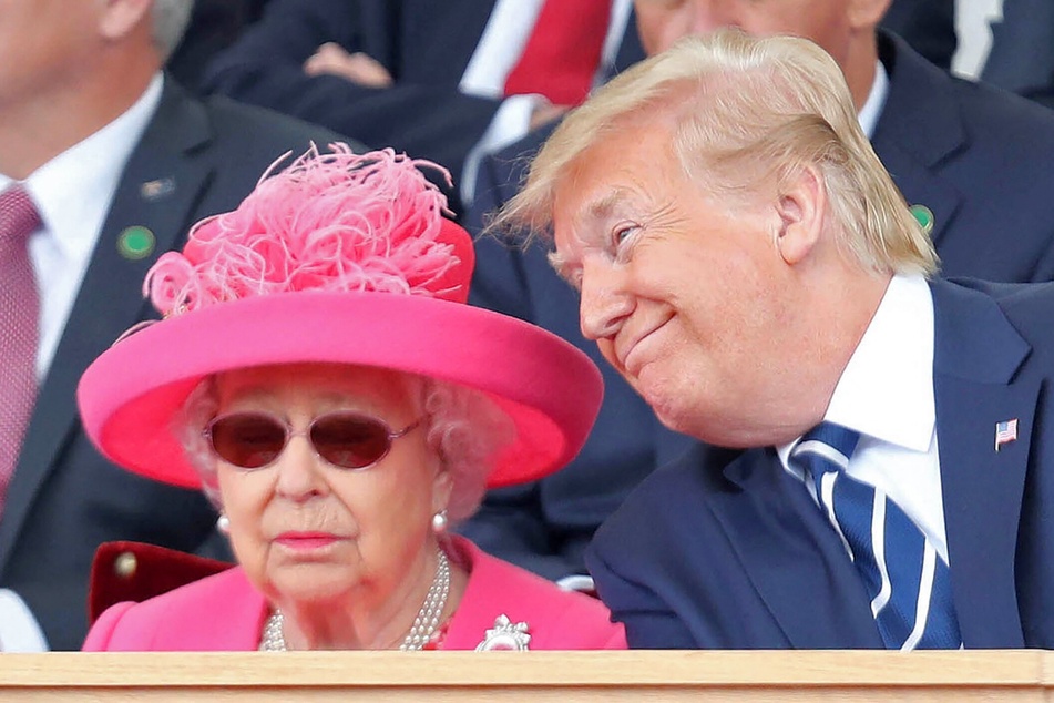 An upcoming biography claims that Queen Elizabeth (l.) was not impressed with Donald Trump (r.) after she hosted the former president during his visits to the UK.