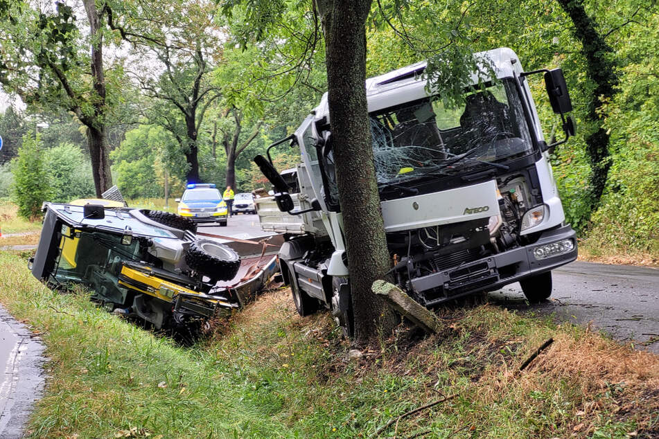 Der Lastwagen-Fahrer (58) hat am Montagmorgen offenbar die Kontrolle über sein Gespann verloren.