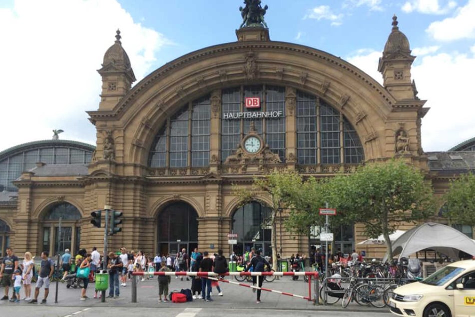 Der Hauptbahnhof in Frankfurt (Archivbild) ist ein wichtiger Verkehrsknotenpunkt.