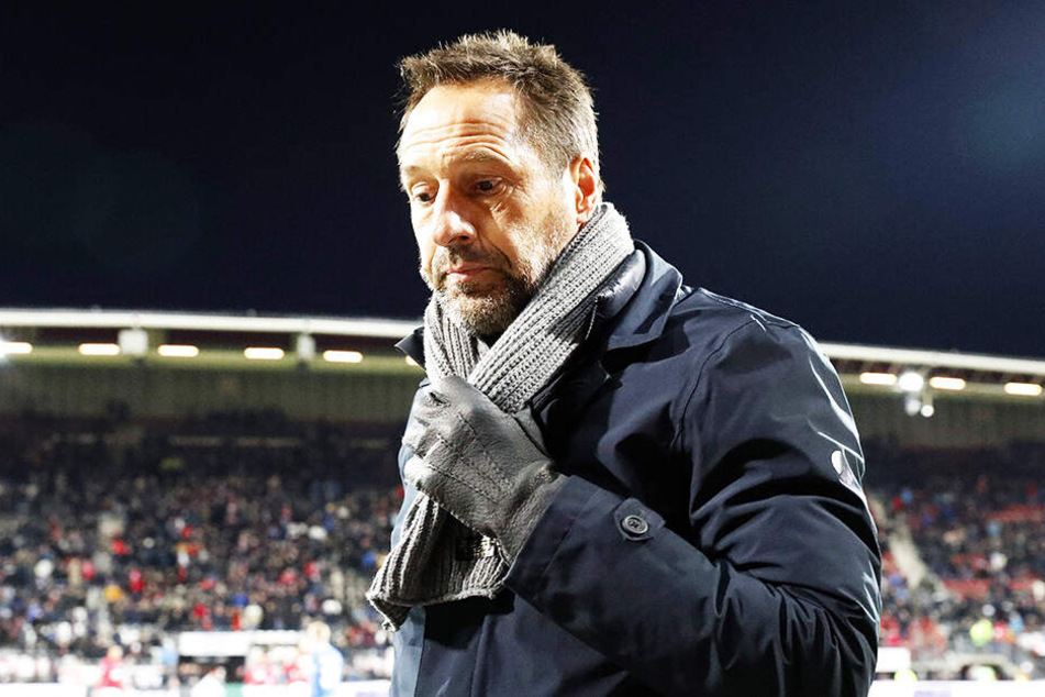 Griechenlands Trainer John van't Schip hat Jannis Nikolaou im Blick.