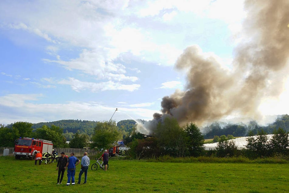 Laut Polizei sei der Rauch immer noch gesundheitsschädlich.