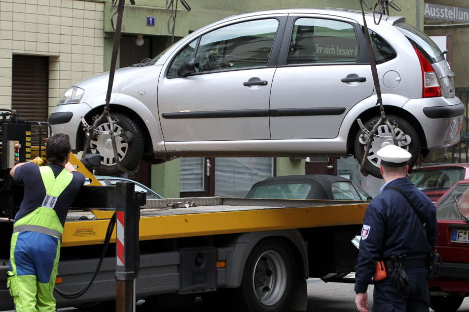 Im Oktober rückte der Abschleppdienst in Frankfurt bislang 469 Mal an. (Symbolbild)