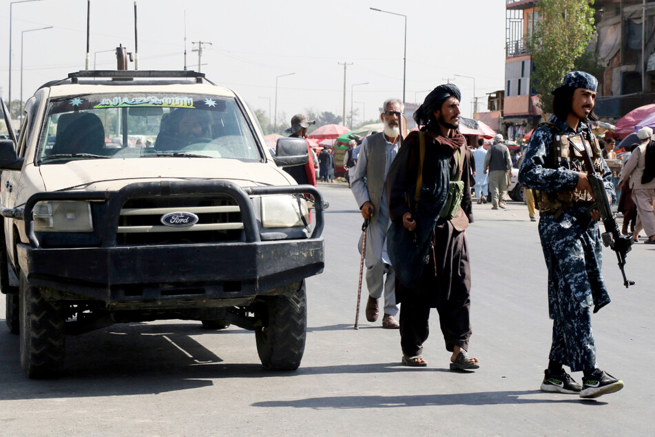 Machtübernahme der Taliban und Truppenabzug: Afghanistan kurz vor Bürgerkrieg?