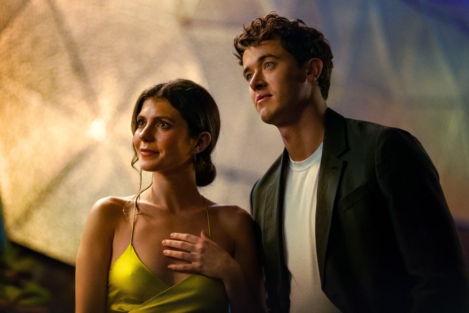 Seit zehn Jahren verreisen Poppy (Emily Bader, 29) und Alex (Tom Blyth, 30) jeden Sommer zusammen. Dann wird ihre Freundschaft auf eine harte Probe gestellt.