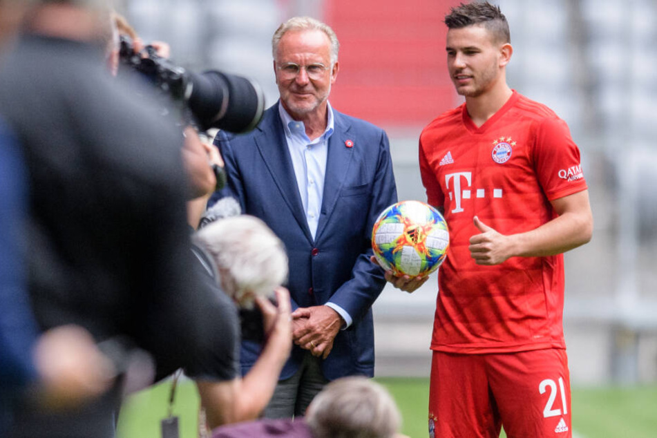 Karl-Heinz Rummenigge (l.) sprach zum Saisonauftakt Klartext, Lucas Hernández wurde offiziell vorgestellt.