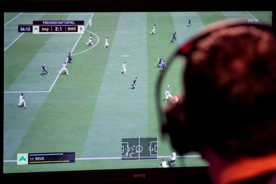 In der virtuellen Bundesliga können Zocker ordentlich Geld verdienen.