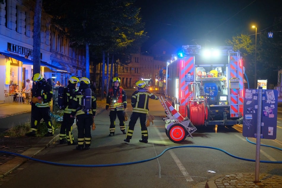 Die Feuerwehr rückte am Samstagabend in die Dresdner Straße aus.