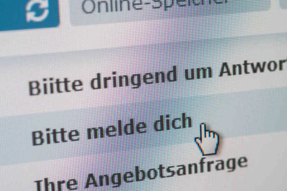 Eine dubiose E-Mail im Posteingang: Wer sie anklickt, kann schnell auf fiese Betrugsmaschen reinfallen.