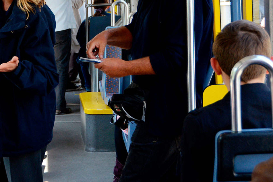 Fahrkartenkontrolleure müssen häufig nicht nur faule Ausreden ertragen (Symbolbild).