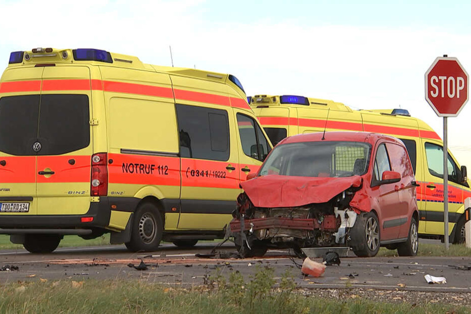 Dieser vorfahrtsberechtigte Ford Transit war auf der "Todeskreuzung" mit dem Caddy zusammengestoßen.