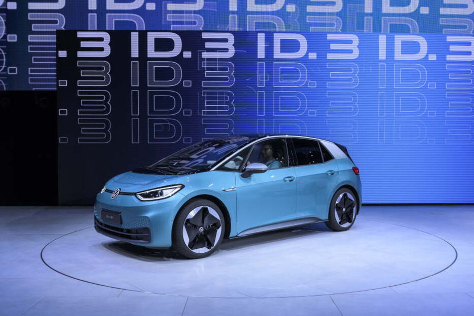 Das neue Elektroauto ID.3 der Marke Volkswagen wird bei der Volkswagen Group Night auf dem Messegelände der IAA (Internationale Automobil-Ausstellung) präsentiert.
