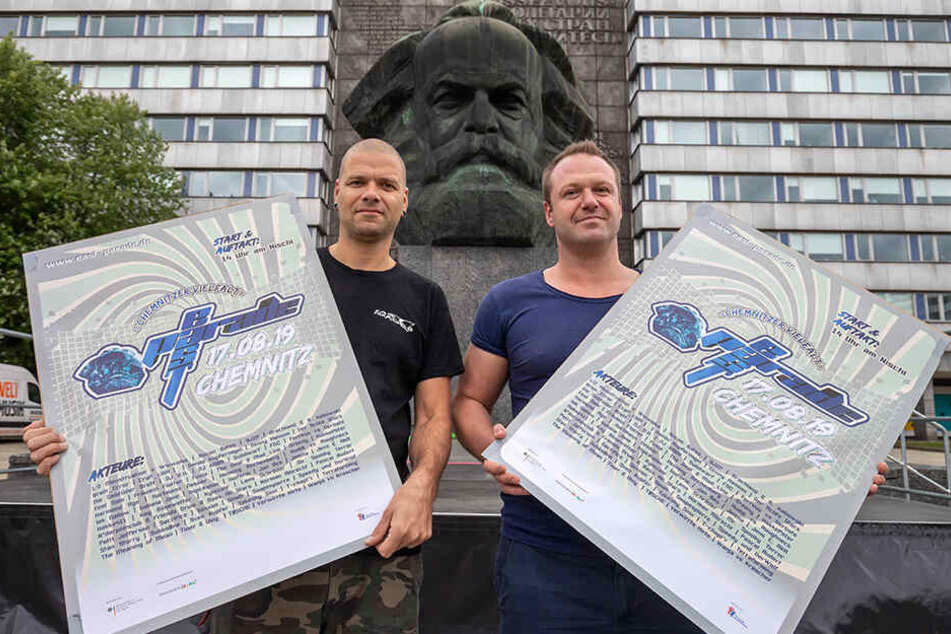 Jens Fischer (38) und Holger Raddatz (36v.l.) wollen mit der "East Parade" ein Zeichen gegen das Chemnitzer Clubsterben setzen.