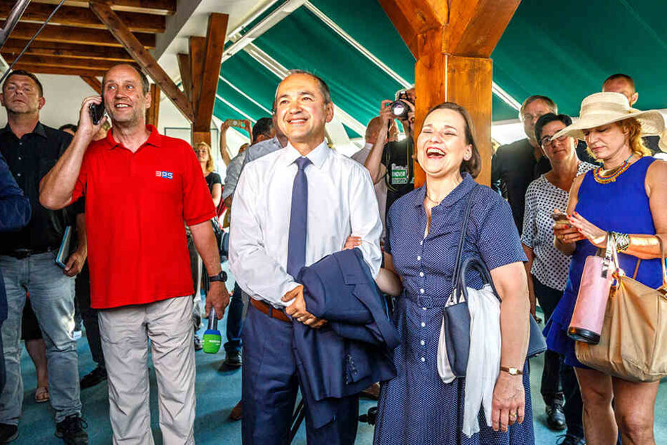 Der glückliche Wahlsieger Octavian Ursu und seine Frau Désirée freuen sich.