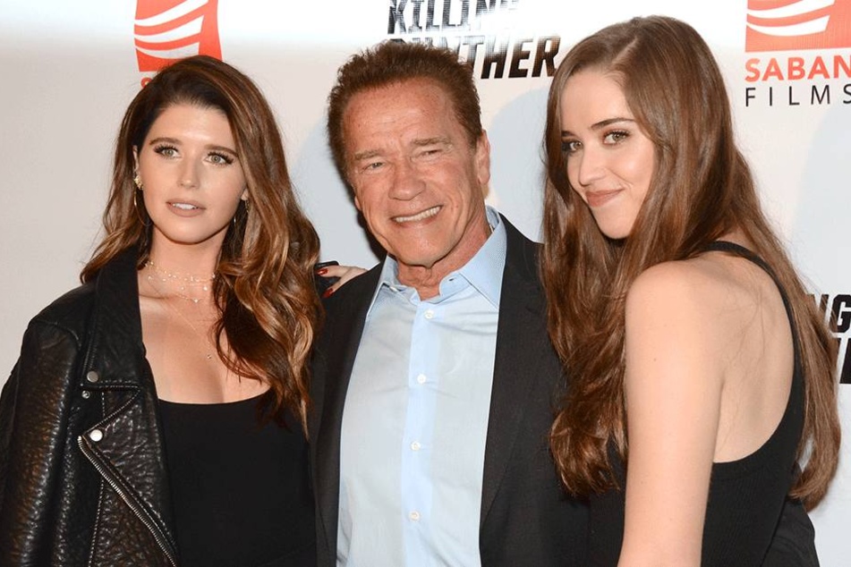 Schwarzenegger umringt von schönen Frauen: seinen Töchtern.