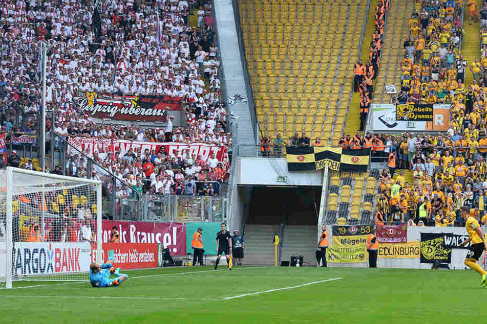 Stefan Kutschke (r.) trifft zum 1:2 aus Dynamo-Sicht.