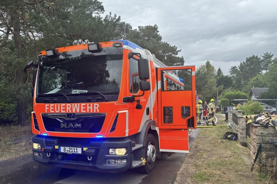 Die Feuerwehr war mit insgesamt sechs Löschfahrzeugen vor Ort.