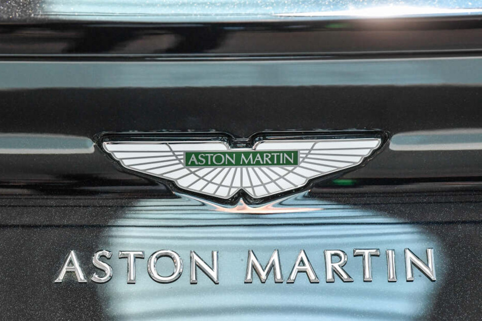 Die Briten fuhren mit ihren Sportwagen von Aston Martin und Co. durch Europa, dabei vielen sie bayerischen Polizisten auf. (Symbolbild)