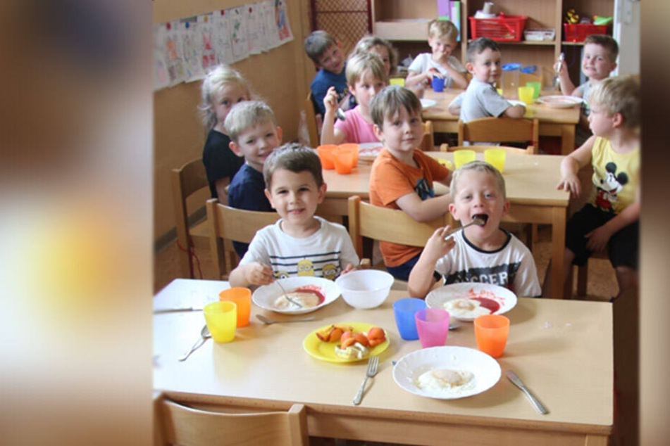 Kostenloses Mittagessen: Zwickauer Kinder, wie hier in der Kita Oberhohndorf, profitieren ab August von einem verbesserten Bildungs- und Teilhabepaket.