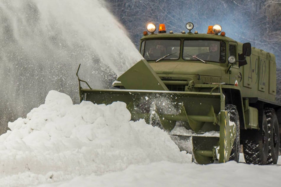 Mit dieser von einem T-34-Panzer-Motor angetriebenen Schneefräse sorgten die Erzgebirger im Winter für Furore.