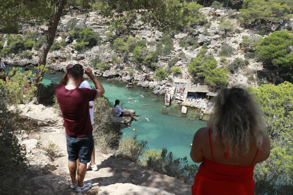 Die Bucht von Cala Pi ist ein bei Touristen beliebter Fotospot auf Mallorca.