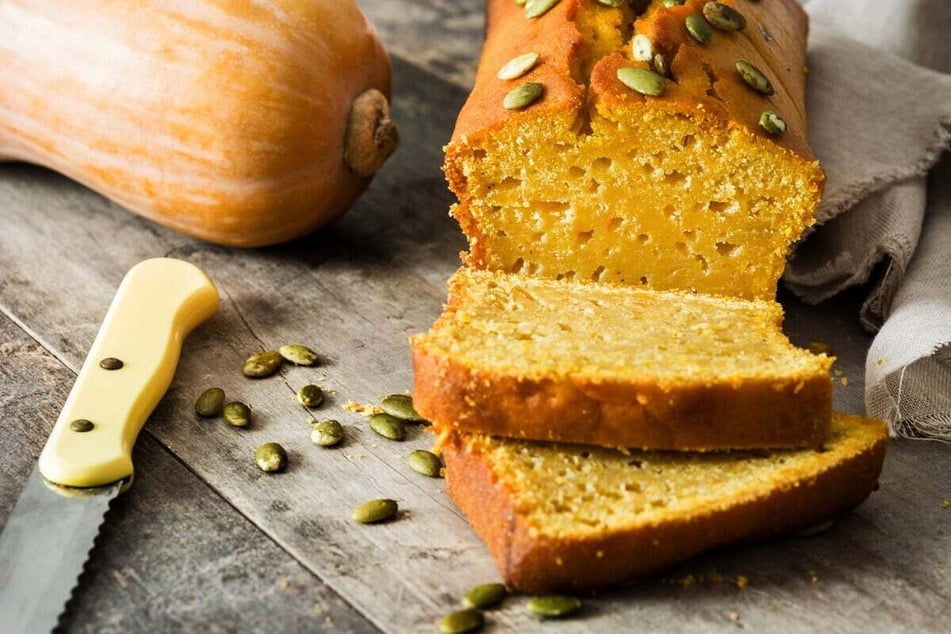 Das saftige Kürbisbrot peppt jede Brotzeit auf.