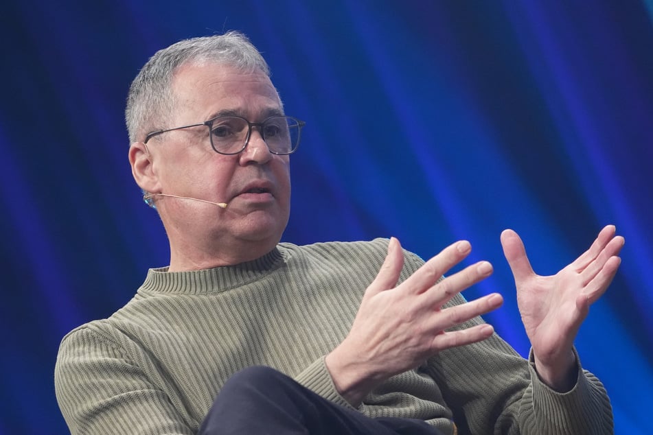 DFB-Chef Andreas Rettig (62) befürchtet, dass einer seiner beiden Ex-Klubs - FC St. Pauli oder 1. FC Köln - in die Relegation muss.